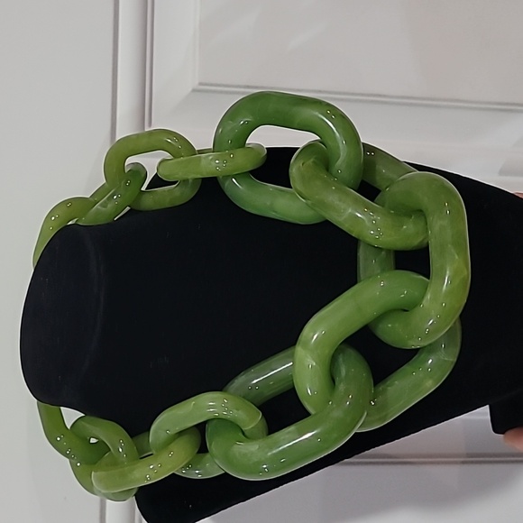 💚🔹️Piper K 🔹️Bold Green Resin Chunky  Statement 20" Necklace - Picture 8 of 10